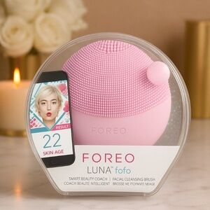 FOREO LUNA fofo Skincare Device in Soft Pink